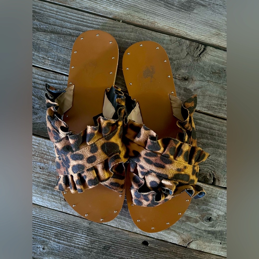 Camel Toes Leopard Sandals